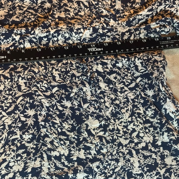 Lucky Brand Navy White Floral Top Neck Shoulder Ruffle Prairie Trad Size M - Picture 8 of 11